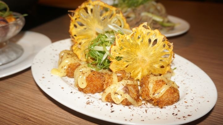 【台北內湖 美食】川老爺麻辣鍋，好吃湯底火鍋料!!熱炒加值/溫體牛買一送一/螃蟹豪華海鮮拼盤/現正限時升級優惠中呀!!/捷運葫洲站