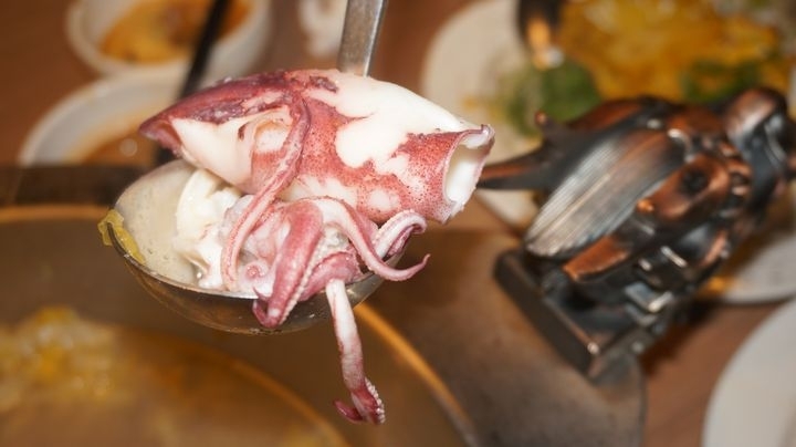 【台北內湖 美食】川老爺麻辣鍋，好吃湯底火鍋料!!熱炒加值/溫體牛買一送一/螃蟹豪華海鮮拼盤/現正限時升級優惠中呀!!/捷運葫洲站