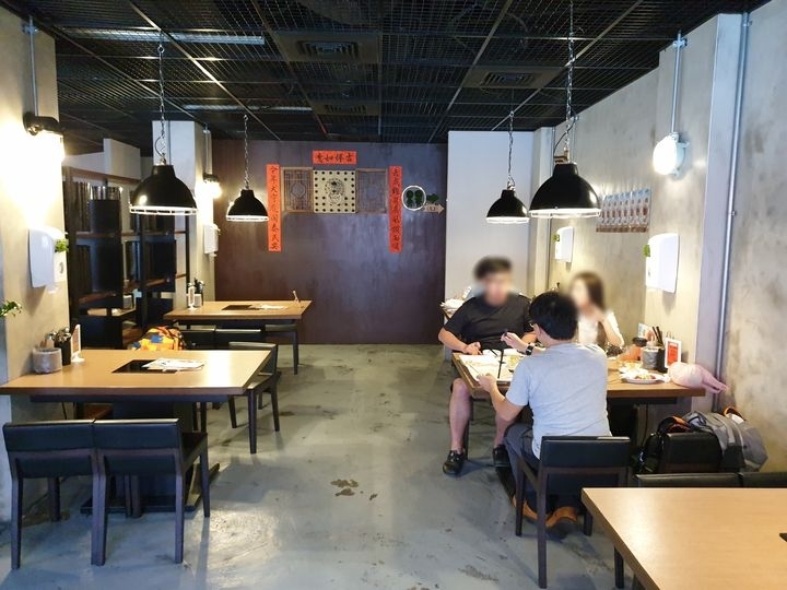 【台北內湖 美食】川老爺麻辣鍋，好吃湯底火鍋料!!熱炒加值/溫體牛買一送一/螃蟹豪華海鮮拼盤/現正限時升級優惠中呀!!/捷運葫洲站