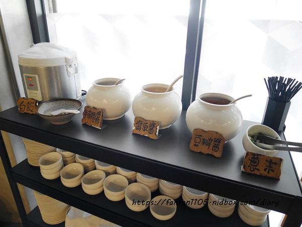 【內湖麻辣鍋】川老爺麻辣鍋 #四川料 #川菜 #麻辣鍋 #皮蛋牛骨鍋 #鍋底白飯無限供應 (1).JPG