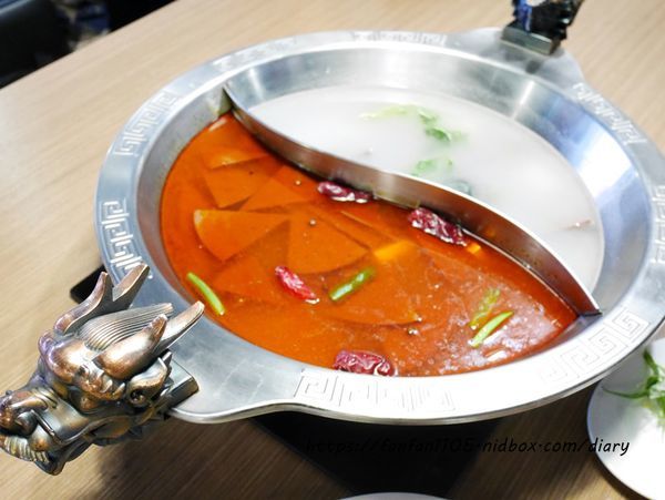 【內湖麻辣鍋】川老爺麻辣鍋 #四川料 #川菜 #麻辣鍋 #皮蛋牛骨鍋 #鍋底白飯無限供應 (18).JPG