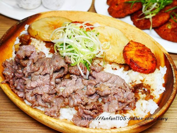 【內湖麻辣鍋】川老爺麻辣鍋 #四川料 #川菜 #麻辣鍋 #皮蛋牛骨鍋 #鍋底白飯無限供應 (17).JPG