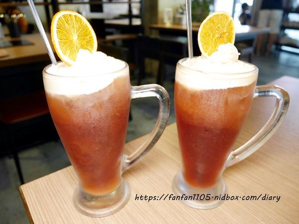 【內湖麻辣鍋】川老爺麻辣鍋 #四川料 #川菜 #麻辣鍋 #皮蛋牛骨鍋 #鍋底白飯無限供應 (23).JPG