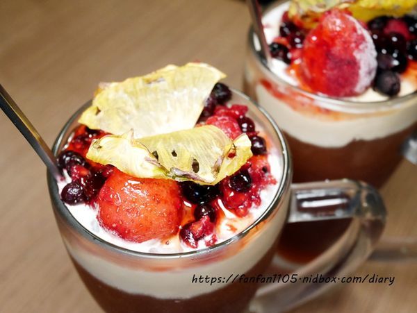 【內湖麻辣鍋】川老爺麻辣鍋 #四川料 #川菜 #麻辣鍋 #皮蛋牛骨鍋 #鍋底白飯無限供應 (24).JPG