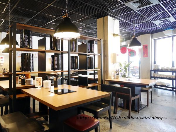 【內湖麻辣鍋】川老爺麻辣鍋 #四川料 #川菜 #麻辣鍋 #皮蛋牛骨鍋 #鍋底白飯無限供應 (3).JPG