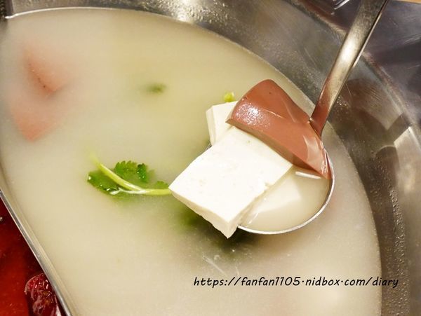 【內湖麻辣鍋】川老爺麻辣鍋 #四川料 #川菜 #麻辣鍋 #皮蛋牛骨鍋 #鍋底白飯無限供應 (22).JPG