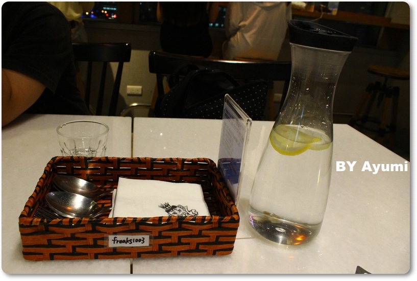 FREAKS Café & Bistro 癮客餐酒館(誠品信義店)：『愛評體驗團』FREAKS Café & Bistro 癮客餐酒館 / 誠品信義店