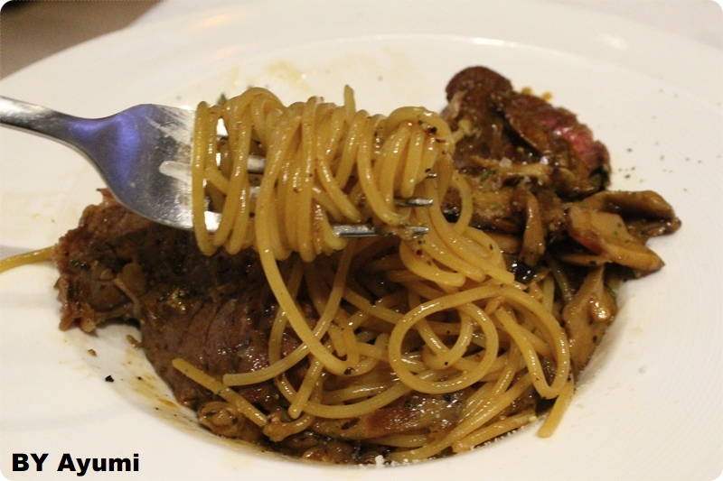 FREAKS Café & Bistro 癮客餐酒館(誠品信義店)：『愛評體驗團』FREAKS Café & Bistro 癮客餐酒館 / 誠品信義店