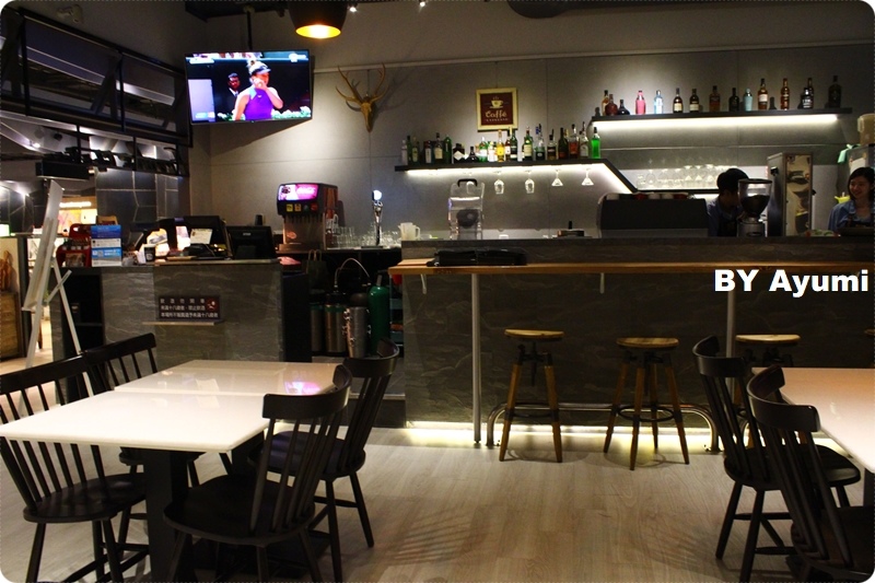 FREAKS Café & Bistro 癮客餐酒館(誠品信義店)：『愛評體驗團』FREAKS Café & Bistro 癮客餐酒館 / 誠品信義店