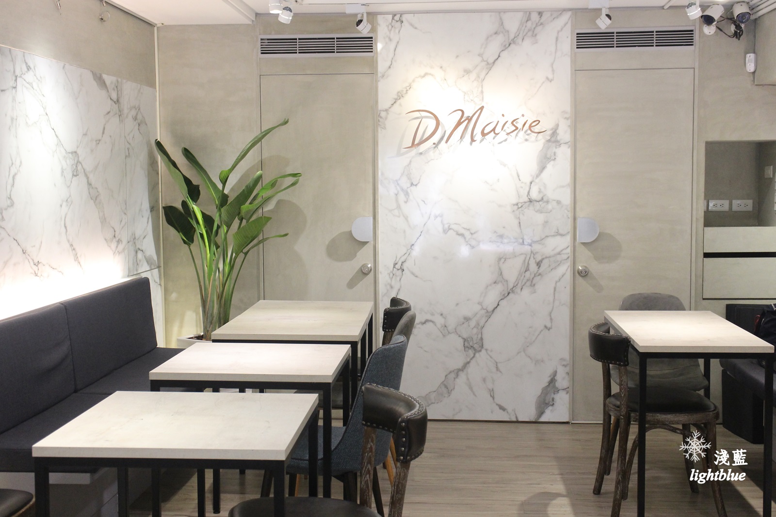 [ 忠孝敦化站美食 ] 淺藍 × D.maisie coffee～美味抹茶提拉米蘇與不限時免費wifi插座