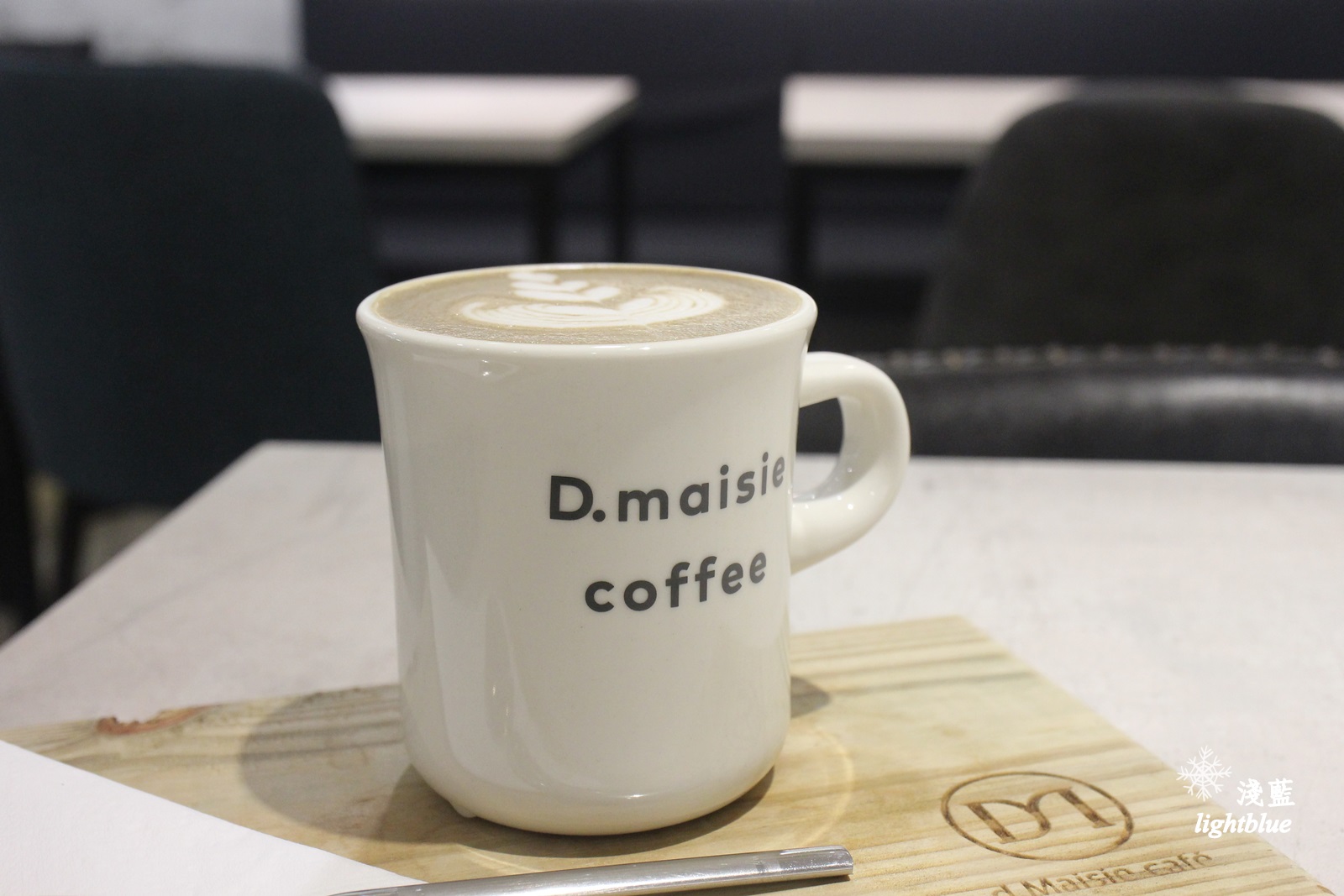 [ 忠孝敦化站美食 ] 淺藍 × D.maisie coffee～美味抹茶提拉米蘇與不限時免費wifi插座