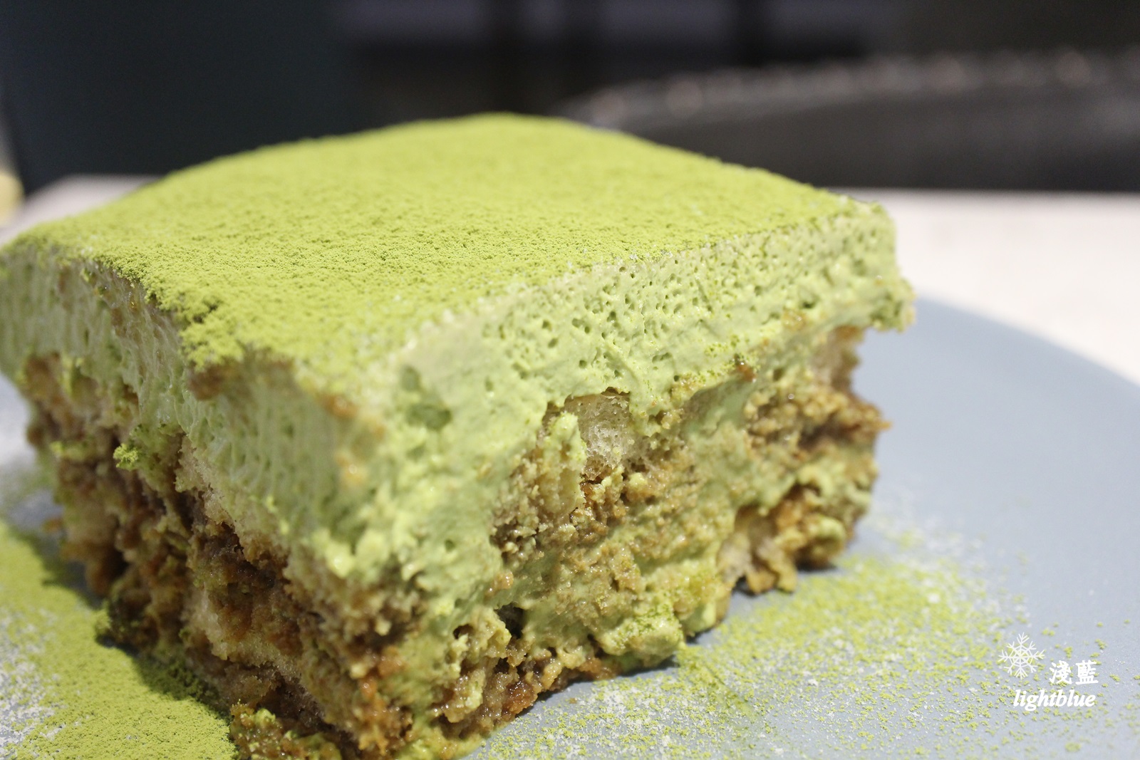 [ 忠孝敦化站美食 ] 淺藍 × D.maisie coffee～美味抹茶提拉米蘇與不限時免費wifi插座