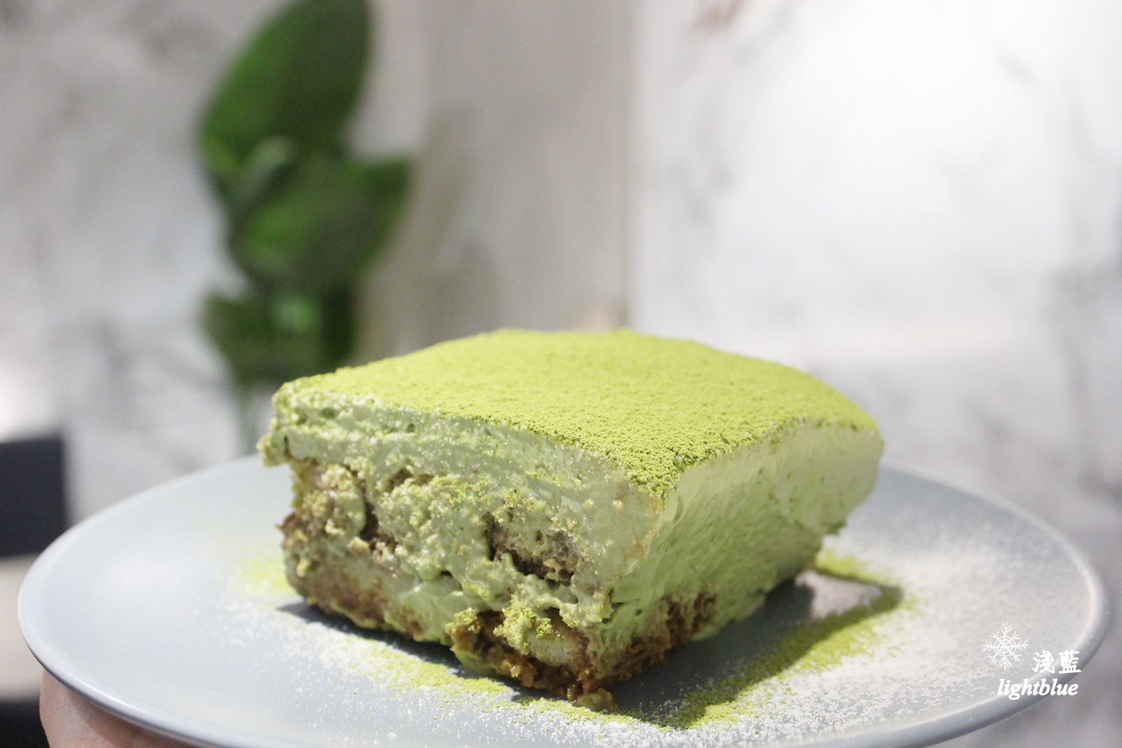 [ 忠孝敦化站美食 ] 淺藍 × D.maisie coffee～美味抹茶提拉米蘇與不限時免費wifi插座