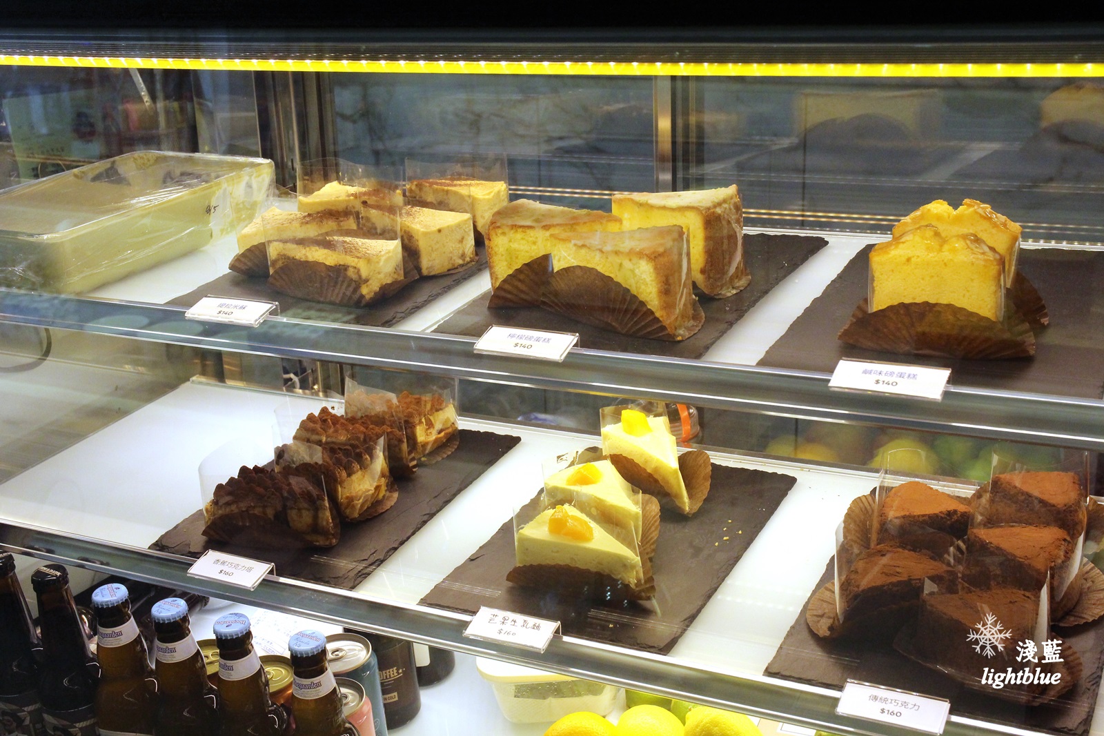 [ 忠孝敦化站美食 ] 淺藍 × D.maisie coffee～美味抹茶提拉米蘇與不限時免費wifi插座