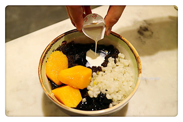 【台北美食】鮮芋仙精緻甜品專賣店 台北忠孝旗艦店 ~ 東區冰品推薦/手工製作❤️招牌杏仁冰/仙草冰- 捷運國父紀念館站