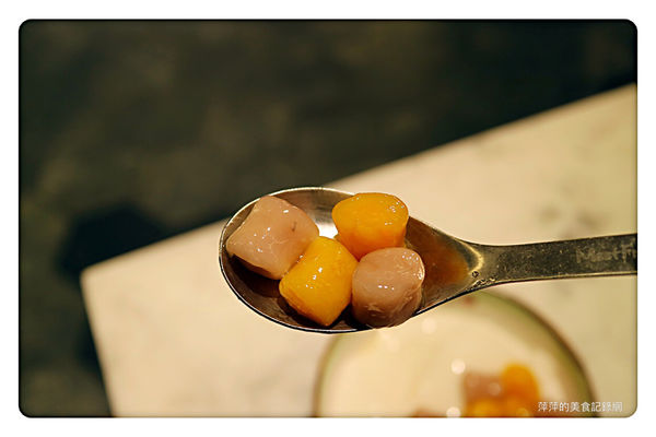 【台北美食】鮮芋仙精緻甜品專賣店 台北忠孝旗艦店 ~ 東區冰品推薦/手工製作❤️招牌杏仁冰/仙草冰- 捷運國父紀念館站