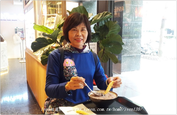 鮮芋仙(台北忠孝旗艦店)：《台北東區精緻甜品》寒冬中來碗『紫耀杏福』甜品，暖心暖胃的把幸福帶回家-『鮮芋仙-台北忠孝旗艦店』