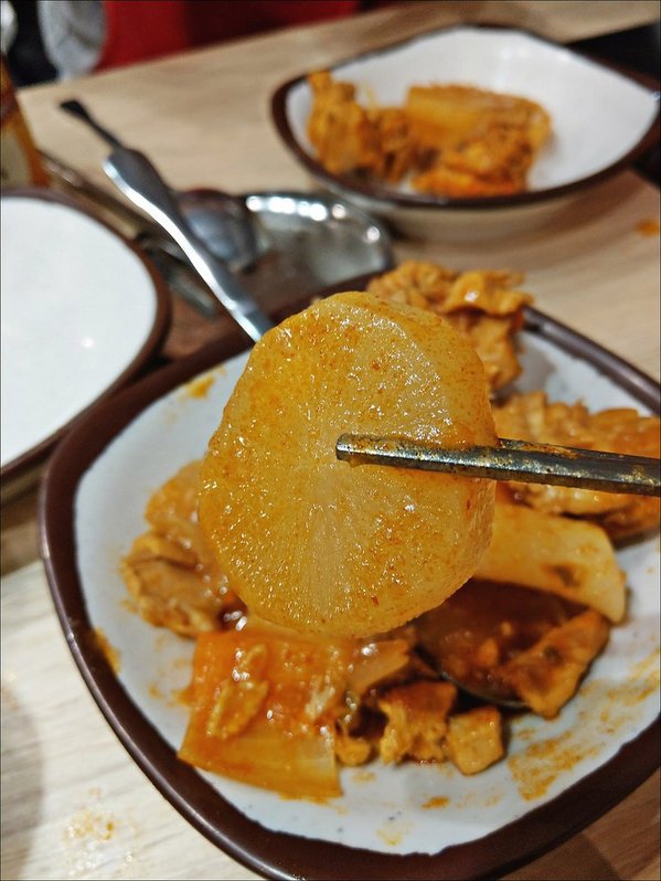 三清洞摩西年糕鍋：[台中] 三清洞摩西年糕鍋 逢甲夜市韓式料理推薦 新推出韓國辣燉雞湯鍋冬天圍爐來吃韓國辣鍋暖暖的