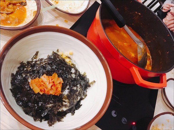 三清洞摩西年糕鍋：[台中] 三清洞摩西年糕鍋 逢甲夜市韓式料理推薦 新推出韓國辣燉雞湯鍋冬天圍爐來吃韓國辣鍋暖暖的