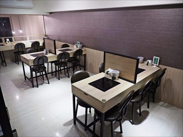 三清洞摩西年糕鍋：[台中] 三清洞摩西年糕鍋 逢甲夜市韓式料理推薦 新推出韓國辣燉雞湯鍋冬天圍爐來吃韓國辣鍋暖暖的