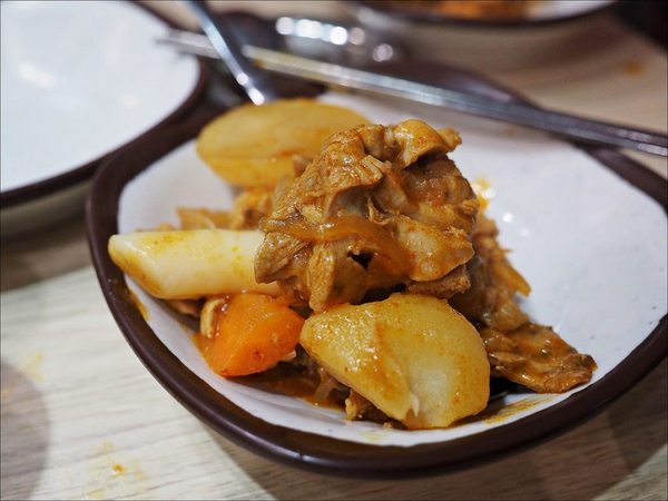 三清洞摩西年糕鍋：[台中] 三清洞摩西年糕鍋 逢甲夜市韓式料理推薦 新推出韓國辣燉雞湯鍋冬天圍爐來吃韓國辣鍋暖暖的