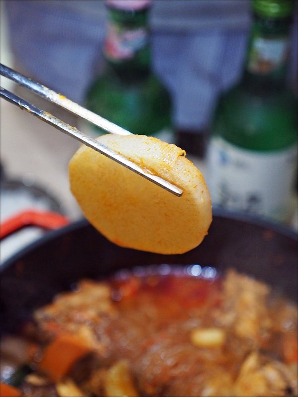 三清洞摩西年糕鍋：[台中] 三清洞摩西年糕鍋 逢甲夜市韓式料理推薦 新推出韓國辣燉雞湯鍋冬天圍爐來吃韓國辣鍋暖暖的