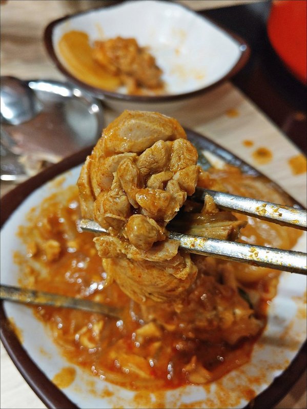 三清洞摩西年糕鍋：[台中] 三清洞摩西年糕鍋 逢甲夜市韓式料理推薦 新推出韓國辣燉雞湯鍋冬天圍爐來吃韓國辣鍋暖暖的