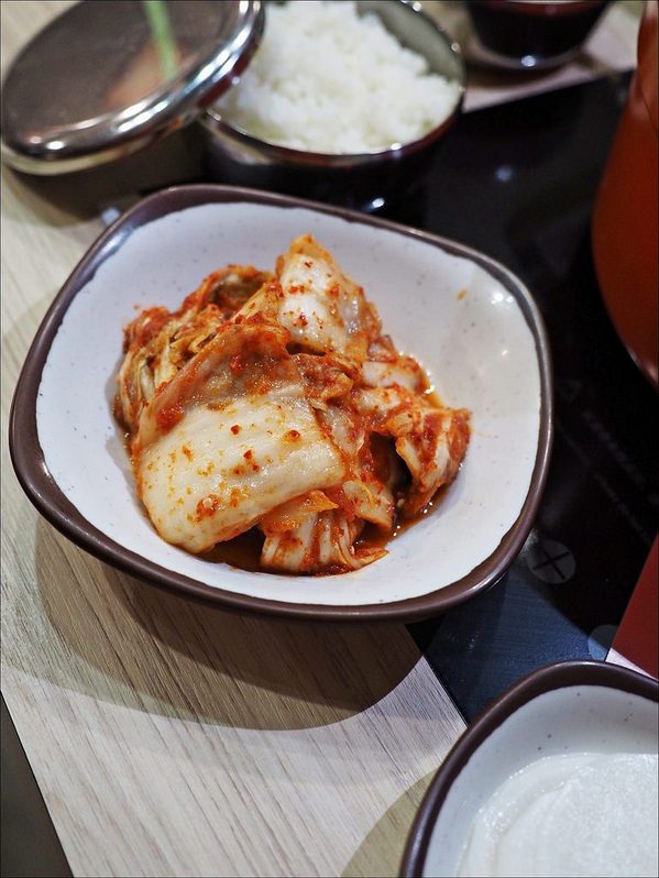 三清洞摩西年糕鍋：[台中] 三清洞摩西年糕鍋 逢甲夜市韓式料理推薦 新推出韓國辣燉雞湯鍋冬天圍爐來吃韓國辣鍋暖暖的