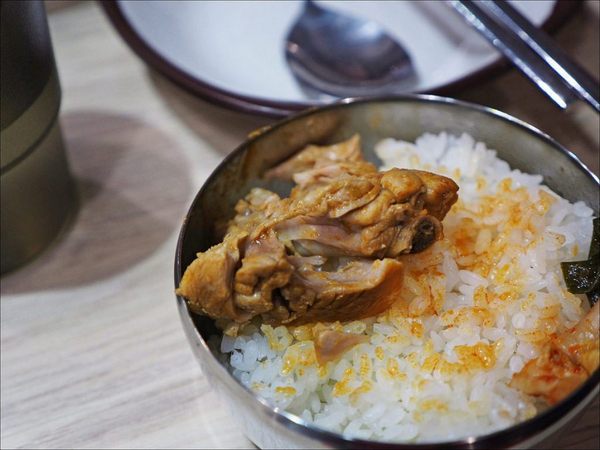 三清洞摩西年糕鍋：[台中] 三清洞摩西年糕鍋 逢甲夜市韓式料理推薦 新推出韓國辣燉雞湯鍋冬天圍爐來吃韓國辣鍋暖暖的