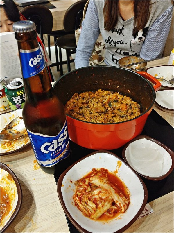 三清洞摩西年糕鍋：[台中] 三清洞摩西年糕鍋 逢甲夜市韓式料理推薦 新推出韓國辣燉雞湯鍋冬天圍爐來吃韓國辣鍋暖暖的