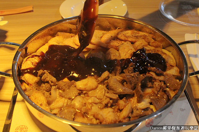 『桃園ATT筷食尚』黃記煌三汁燜鍋二號店(桃園店)★北京十大火鍋與海底撈齊名不加一滴水的鍋物/桃園站前商圈美食