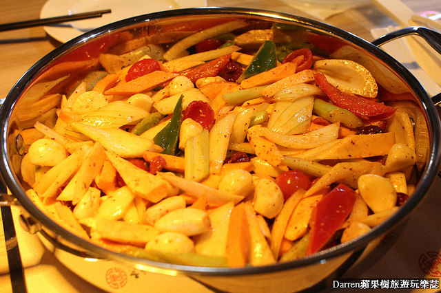 『桃園ATT筷食尚』黃記煌三汁燜鍋二號店(桃園店)★北京十大火鍋與海底撈齊名不加一滴水的鍋物/桃園站前商圈美食