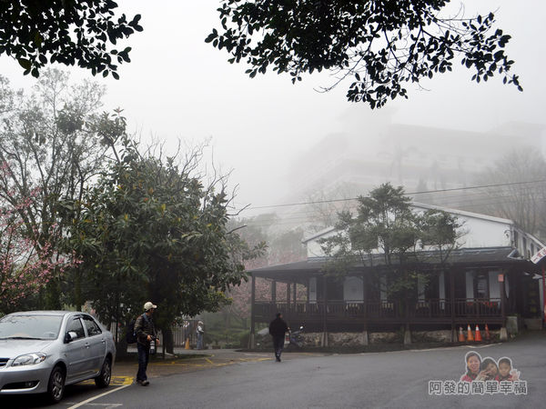 珍饌玉膳06-珍饌玉膳餐廳後方為彌勒山天道清修院