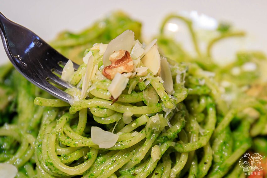 台中老字號人氣義式餐廳，隱身在巷弄之間，必點南義窯烤披薩超多口味，義大利麵份量滿滿又夠味