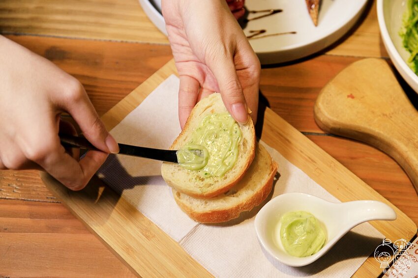 台中老字號人氣義式餐廳，隱身在巷弄之間，必點南義窯烤披薩超多口味，義大利麵份量滿滿又夠味