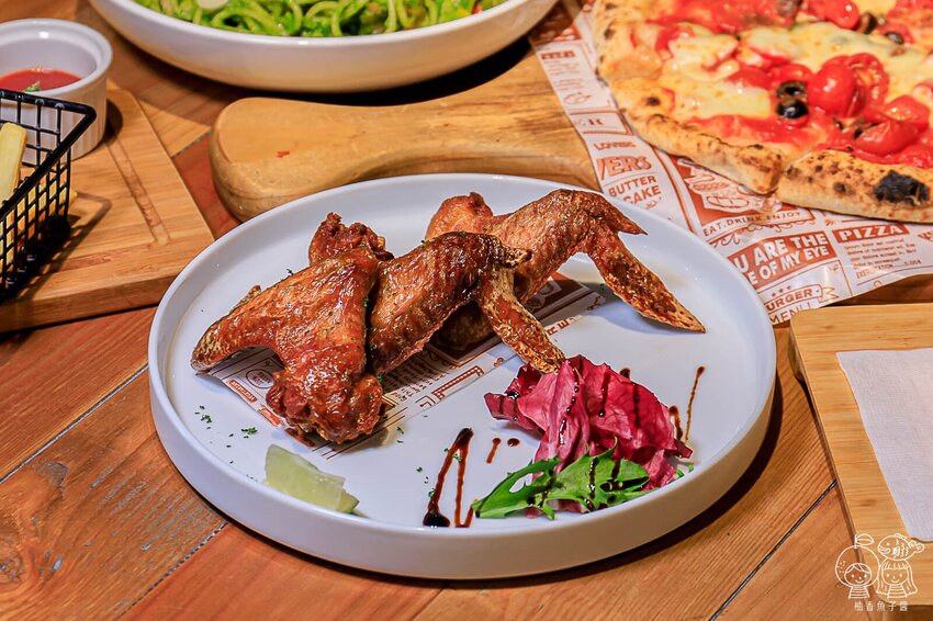 台中老字號人氣義式餐廳，隱身在巷弄之間，必點南義窯烤披薩超多口味，義大利麵份量滿滿又夠味