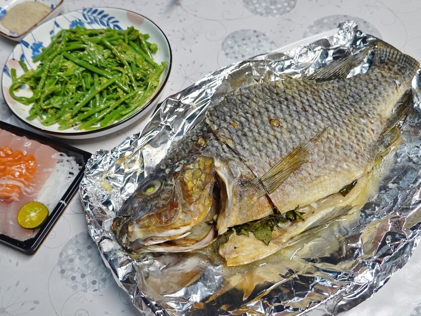 花蓮吉安—兩津農莊食堂｜山珍海味陸續上桌 滷肉飯還可無限取用｜南華國小