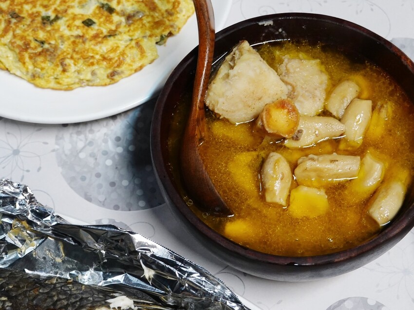 花蓮吉安—兩津農莊食堂｜山珍海味陸續上桌 滷肉飯還可無限取用｜南華國小