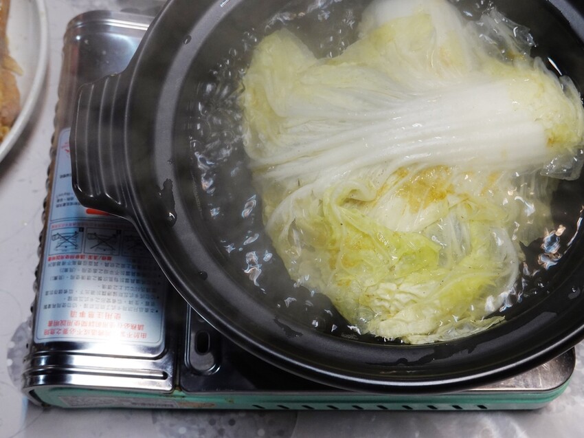 花蓮吉安—兩津農莊食堂｜山珍海味陸續上桌 滷肉飯還可無限取用｜南華國小