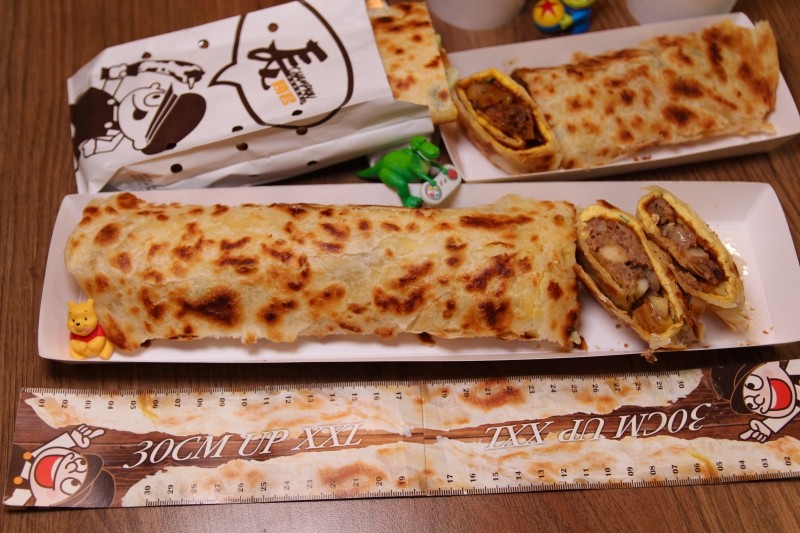 [台北]南京復興早餐下午茶點心推薦 長勝君捲蛋餅 超人氣酥脆30cm你吃過嗎？