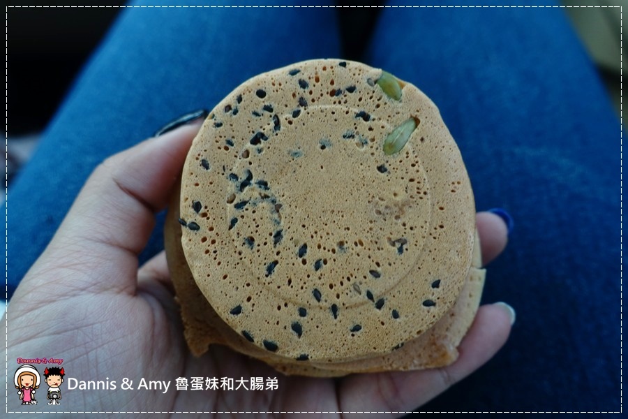  20170312《台中下午茶分享》大判燒=紅豆餅。推薦好好吃的鹹蛋黃芋頭口味｜台中網路爆排隊美食（影片） (23).jpg