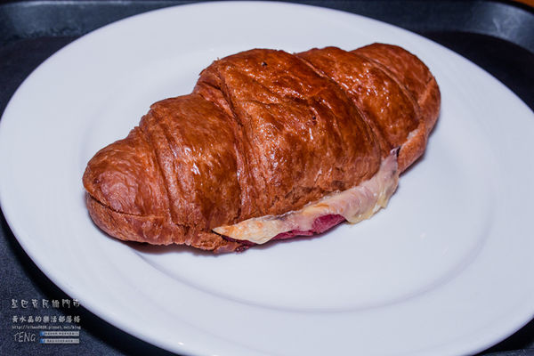 星巴克民雄門市|嘉義縣民雄鄉新興景點；IG超熱門打卡景點；看似教堂風格且有免費停車場及方便得來速(嘉義美食）。