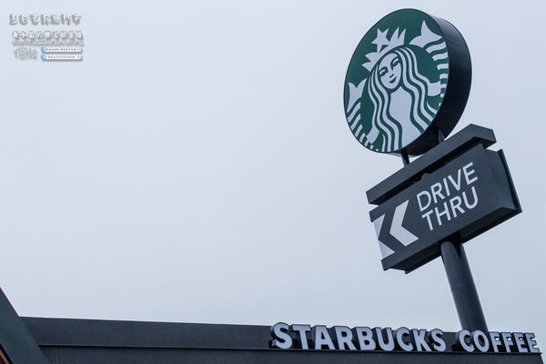 星巴克民雄門市|嘉義縣民雄鄉新興景點；IG超熱門打卡景點；看似教堂風格且有免費停車場及方便得來速(嘉義美食）。