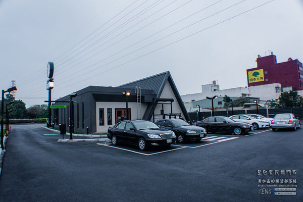 星巴克民雄門市|嘉義縣民雄鄉新興景點；IG超熱門打卡景點；看似教堂風格且有免費停車場及方便得來速(嘉義美食）。