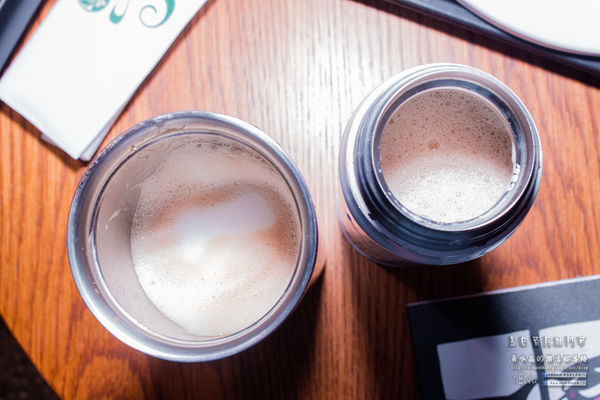 星巴克民雄門市|嘉義縣民雄鄉新興景點；IG超熱門打卡景點；看似教堂風格且有免費停車場及方便得來速(嘉義美食）。