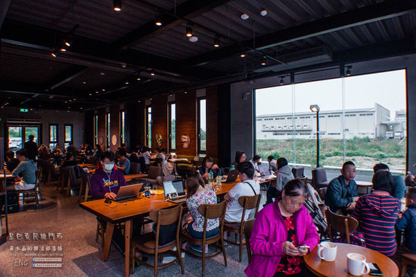 星巴克民雄門市|嘉義縣民雄鄉新興景點；IG超熱門打卡景點；看似教堂風格且有免費停車場及方便得來速(嘉義美食）。