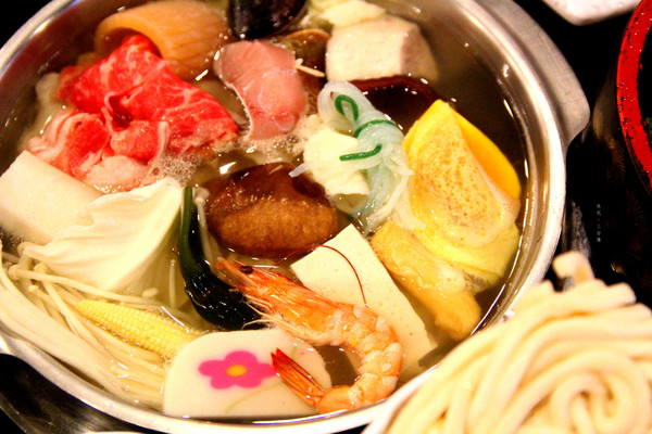 梅庭鮮味鍋：【桃園龜山區。火鍋】梅庭鮮味鍋 看似簡單普通，但是CP值超高，食材又新鮮 桃園機場捷運A8長庚醫院站