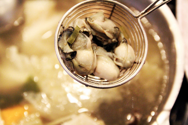 梅庭鮮味鍋：【桃園龜山區。火鍋】梅庭鮮味鍋 看似簡單普通，但是CP值超高，食材又新鮮 桃園機場捷運A8長庚醫院站