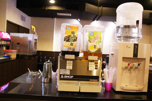 梅庭鮮味鍋：【桃園龜山區。火鍋】梅庭鮮味鍋 看似簡單普通，但是CP值超高，食材又新鮮 桃園機場捷運A8長庚醫院站