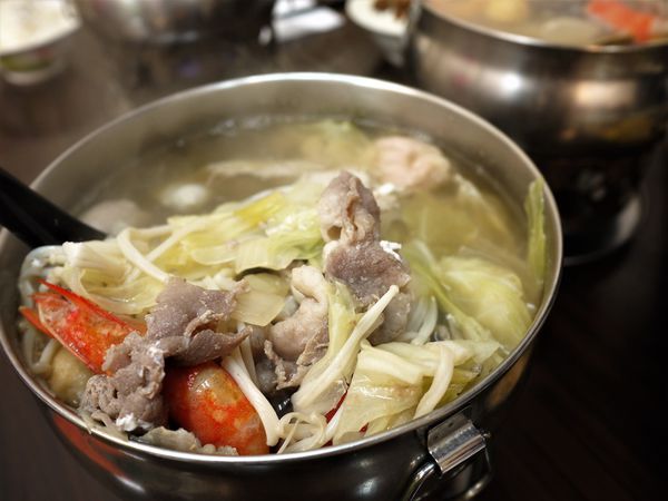 【台南市-東區】平價美食戰區的仁和路上,猶如鄰家小妹般的親民小吃店『吉田小火鍋-鍋燒麵』!小小的預算,大大的滿足^^